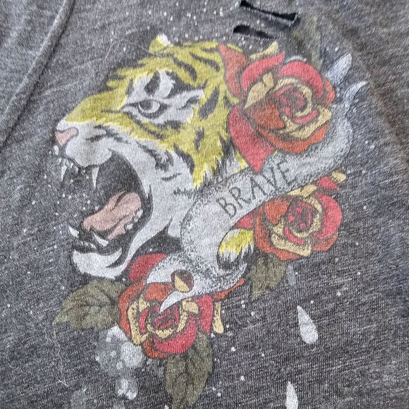 Streetwear Society Women's Tiger T shirt Top Ripped Detail V neck size M - Picture 15 of 16